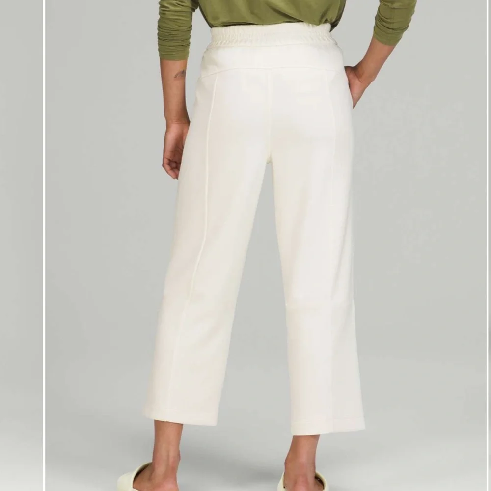 Lululemon Softstreme High-Rise Straight Leg Crop Bone - Size 6 Like NEW! - Picture 3 of 10